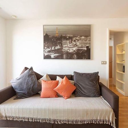 Room With Private Bathroom In A Modern Two Bedroom Two Bathroom Flat 伦敦 外观 照片