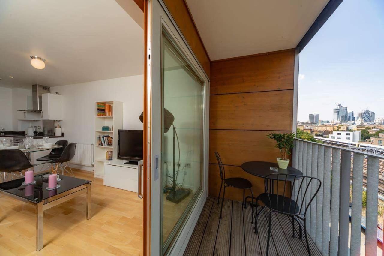 Room With Private Bathroom In A Modern Two Bedroom Two Bathroom Flat 伦敦 外观 照片