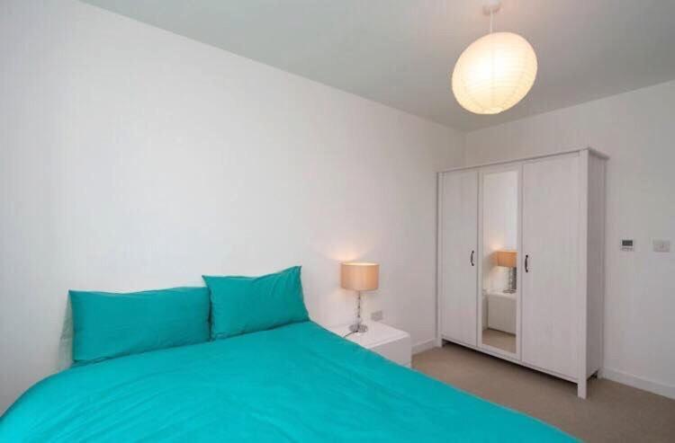 Room With Private Bathroom In A Modern Two Bedroom Two Bathroom Flat 伦敦 外观 照片