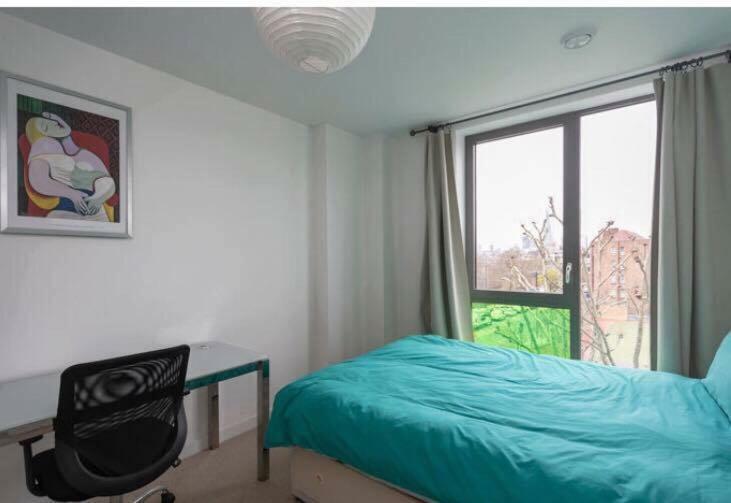 Room With Private Bathroom In A Modern Two Bedroom Two Bathroom Flat 伦敦 外观 照片